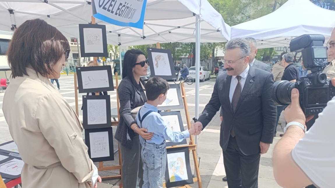 Özel Eğitim Sınıfımızdan Engelliler Haftası Sergisine Anlamlı Katkı