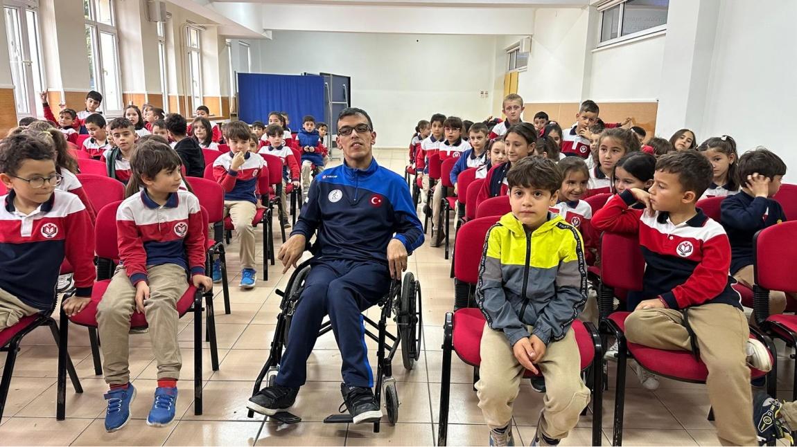 Paralimpik Yüzücü Mehmet Bakır Eğilmez Okulumuzu Ziyaret Etti